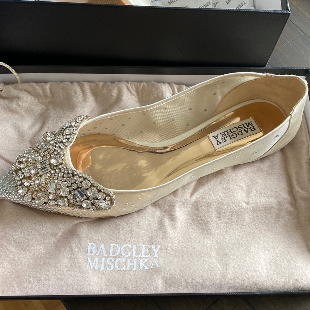 Badgley Mischka Quinn Flat ivory size 8 worn once as a second wedding shoe